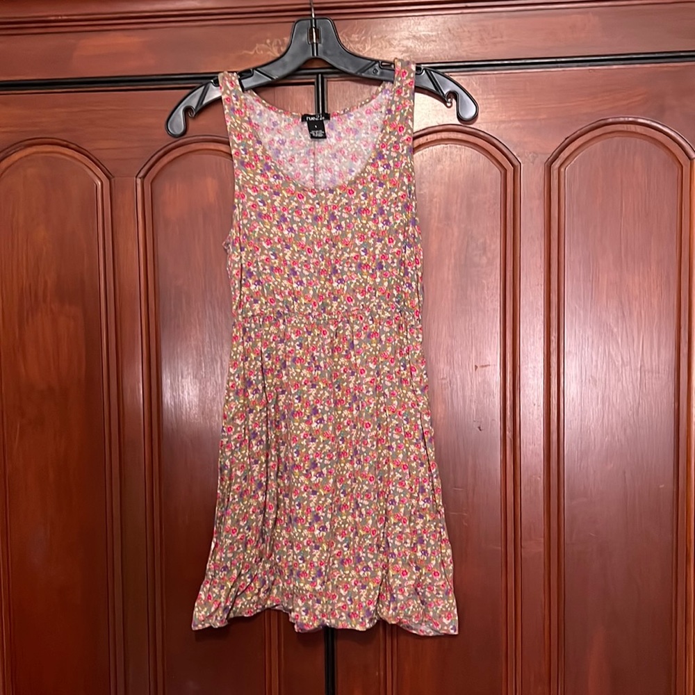 Rue 21 Cute Floral Dress With Cutout In Back Size Small